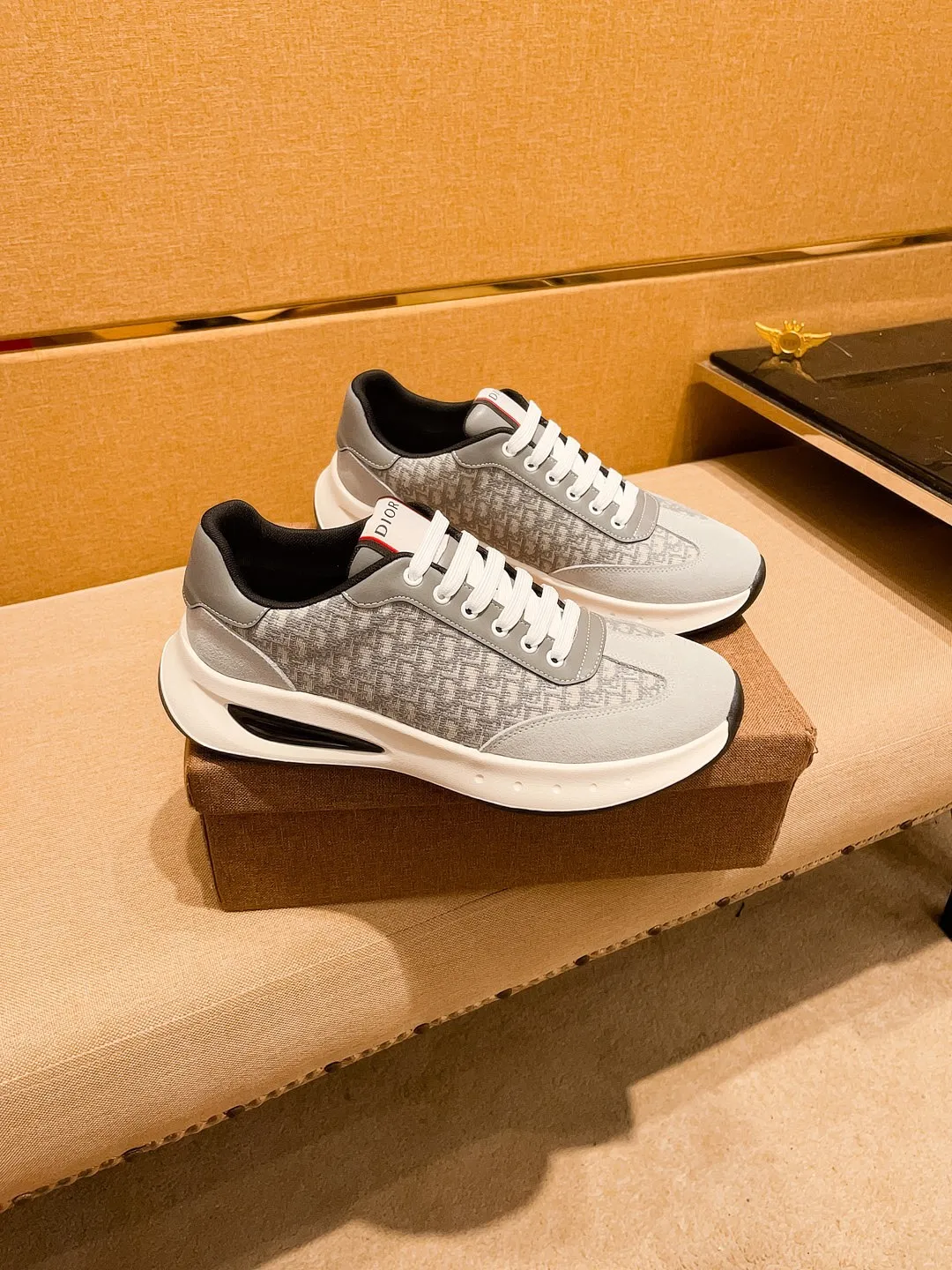 Men's shoes💰 440💰🔥 [Dior] Men's high-end brand of shoes official website 1:1 latest masterpiece: the upper is made of imported first-layer cowhide from Italy, comfortable and breathable lining ➕original non-slip and wear-resistant outsole🔥, making walking more convenient and comfortable! An exclusive new model, a stunning work, a beautiful 1:1 replica [color] compared to the official quality! Create a fashionable personality to set off your uniqueness! A must-have for trendy men! Classic 🔥Size: 39-44 Color: 🔥Multiple colors available